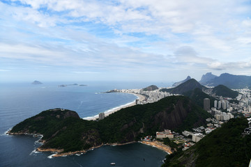 Fototapeta premium panoramic views of Copacabana beach from the observation deck of the Sugarloaf