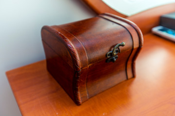 beautiful vintage mahogany jewelry box