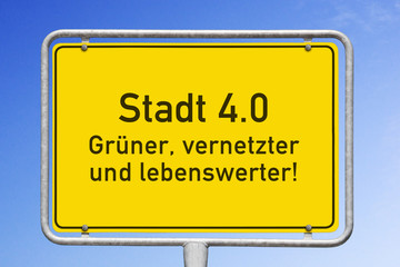 Ortstafel mit der Motto: Stadt 4.0, Grüner, vernetzter und lebenswerter!