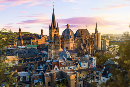 Aachen Innenstadt bei morgendlicher Stimmung, Sonnenaufgang