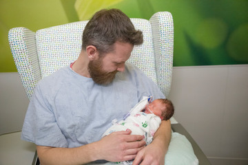 dad with nicu baby