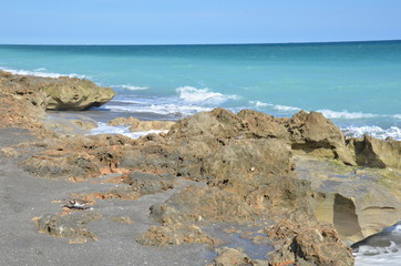 Fototapeta na wymiar sand and rocks and ocean water at beach