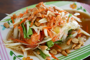 Green papaya salad (Som Tam), famous Thai spicy food