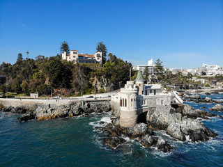 Vista aérea de castillo wullf y palacio presidencial en Viña del Mar, Chile