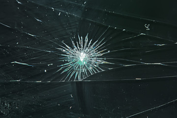 Obraz premium cracked black glass / broken glass abstract texture background