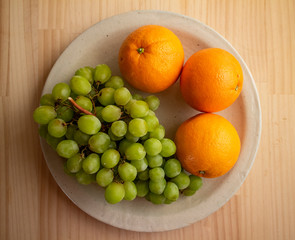 新鮮な青ブドウとオレンジ Fresh green grapes and oranges 2