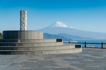 静岡県日本平の山頂吟望台と富士山