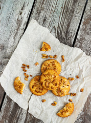 Crunchy cookies with peanut - 328844294