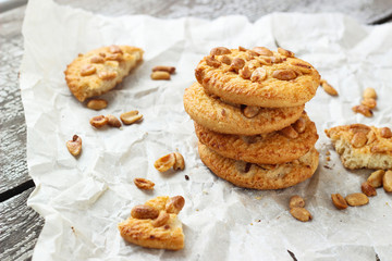 Crunchy cookies with peanut - 328844295