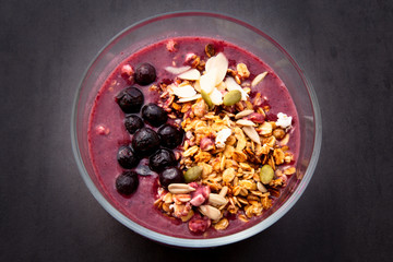 Smoothie bowl with friut and granola