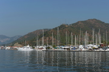 Fototapeta na wymiar Sea yachts at the pier of the yacht club in the Turkish city of Marmaris