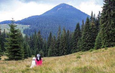 Fototapeta na wymiar travel with animals, peak, solitude in the mountains