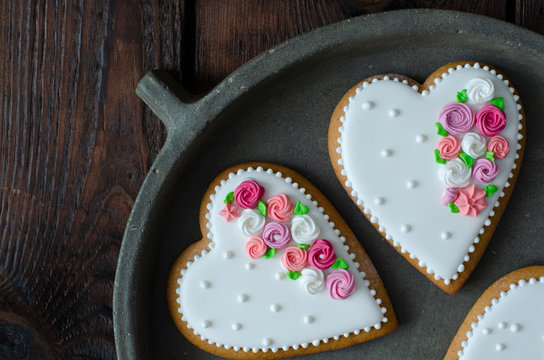 Gingerbread hearts on concrete dish on wooden background. Top view. Ginger biscuits.