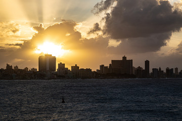 Obraz premium Sunset at Skyline of Havana, Cuba