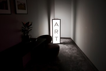 Kunstschrift schwarz weiß Büro 