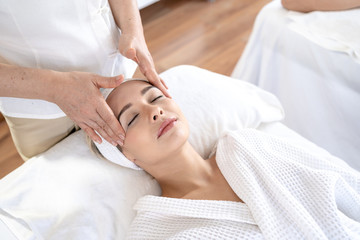 Obraz na płótnie Canvas Woman Relaxes in the Spa Body massage Treatment.