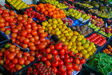Naklejka na ściany i meble Cajas de frutas y verduras en el Mercado do Bolhão (Oporto, Portugal).