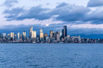 Obraz premium Pełnia księżyca nad Seattle 5