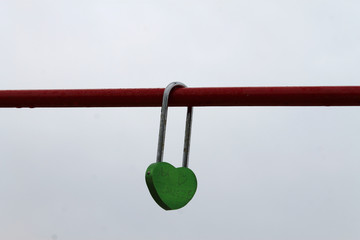 Grünes Herz als Vorhhängeschloß