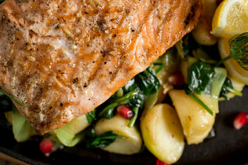 Salmon fillet with gratinated potatoes, leek and spinach