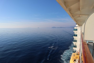 Blick in den Horizont vom Kreuzfahrtschiff Schiff