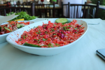 kebap, salad