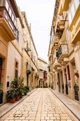 Fototapeta na wymiar narrow street in Malta