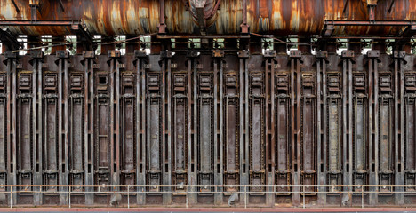 Raw Industry Decay mit interessanter monotoner Struktur und harter Arbeit