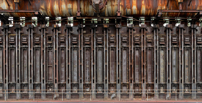 Raw Industry Decay mit interessanter monotoner Struktur und harter Arbeit