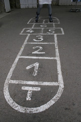 Jugando a la rayuela en Francia