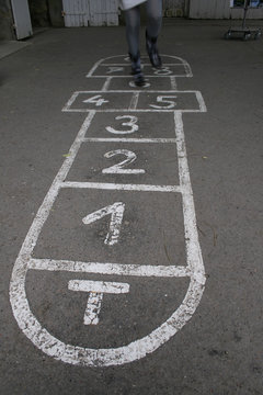 Jugando a la rayuela en Francia