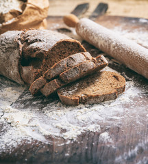 Bread loaf and slices covered with white flour
