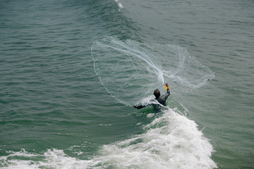 cast net fishing in fort kochi
