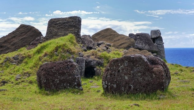 Easter Island &ndash; Vinapu destroyed Moai stone statues