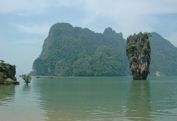 Obraz premium James Bond Island, the man with the golden gun