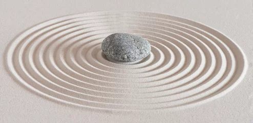 Poster Japanse zentuin met steen in gestructureerd wit zand © Wolfilser