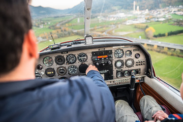 Kleinflugzeug im Landeanflug
