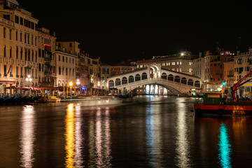 Fototapeta na wymiar Rialto Bridge from Canal Grande at Night, Venice/Italy
