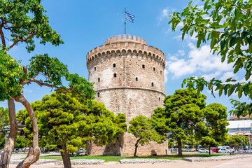 Fototapeta na wymiar White tower in Thessaloniki, Greece