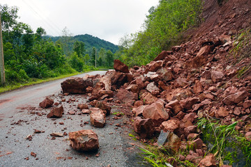 Rock slide partially blocking Highway 7, between Phonsavan and Phou Khoun