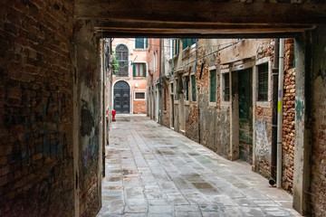 Fototapeta na wymiar Abandoned Alley in Venice/Cannaregio, Italy