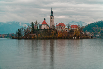 Obraz premium Famous lake Bled in Slovenia on late Autumn