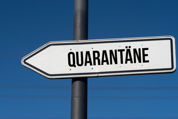 Ein Schild und Hinweis auf die Quarantäne