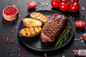 Ribeye steak with potatoes, onions and cherry tomatoes