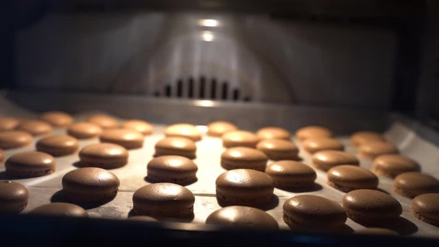 amazing time lapse of macarones in the oven such a satisfying footage
