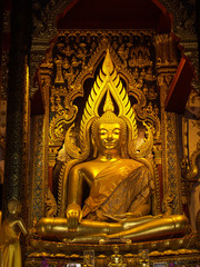 Bouddha à l'intérieur du Wat Nang Phaya à Phitsanulok, Thaïlande.