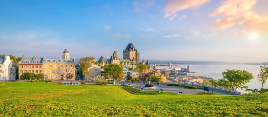 Fotobehang Panoramisch uitzicht op de skyline van Quebec City in Canada © f11photo