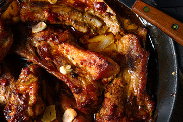 Spicy pork ribs with garlic and barbecue sauce