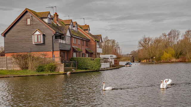 Riverside rental properties on the bank of the River Bure available to let in the village of Hoveton and Wroxham