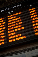 Fototapeta premium Close-up of Italian departures board for destinations in Italy including Rome, Milan, Venice, and Siena at a train station in Florence, Italy